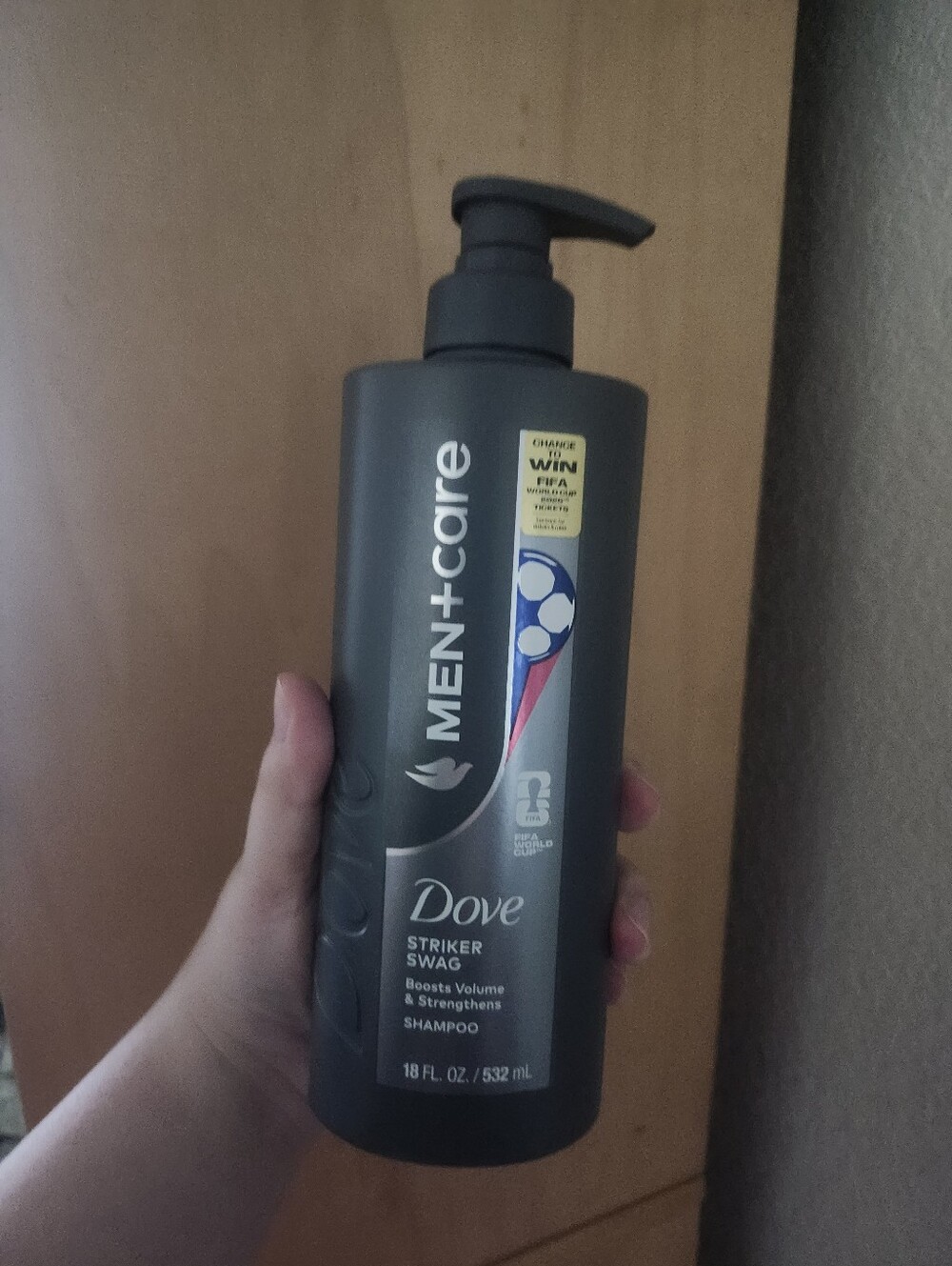 Dove Men+Care Striker Swag Shampoo – Black Bottle